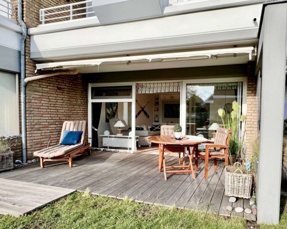 Terrasse von au�en Erdgeschosswohnung Gr�mitz