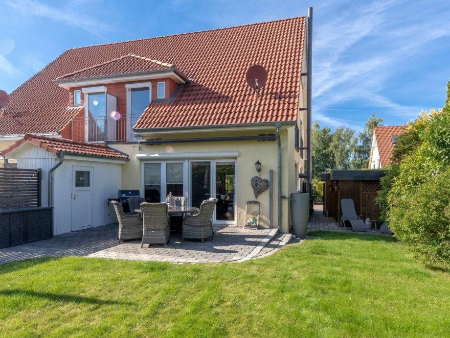 Sonnenterrasse S�dseite mit Markise Doppelhaush�lfte Oststeinbek